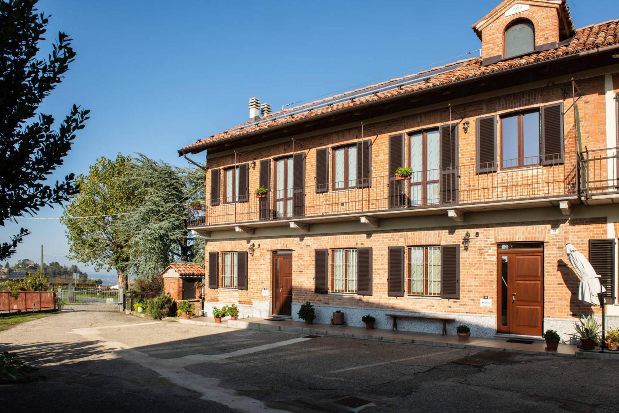 Casa Rubbo - Appartamento 'Como' Nelle Langhe Alba  Extérieur photo